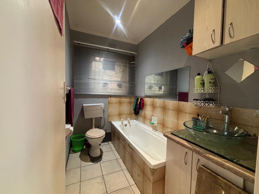 7 Bedroom Property for Sale in Beverly Park Western Cape